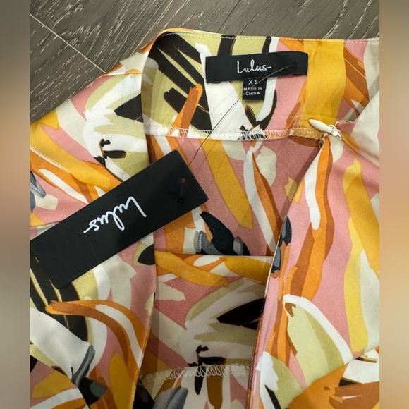 NWT - Lulu’s Pink/Orange Abstract Print Satin Mini Skirt - Size XS - Picture 6 of 11